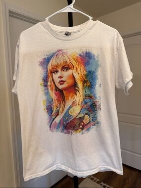 Taylor Swift T-Shirt - Size M